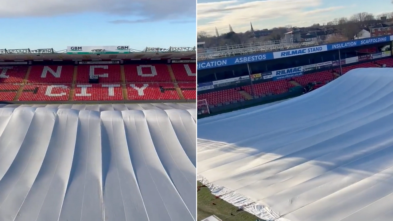 حل ذكي.. نادٍ إنجليزي يقاوم تجمد عشب ملعبه في الشتاء